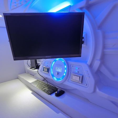 Capsule Hotel Manyudo Киото Экстерьер фото