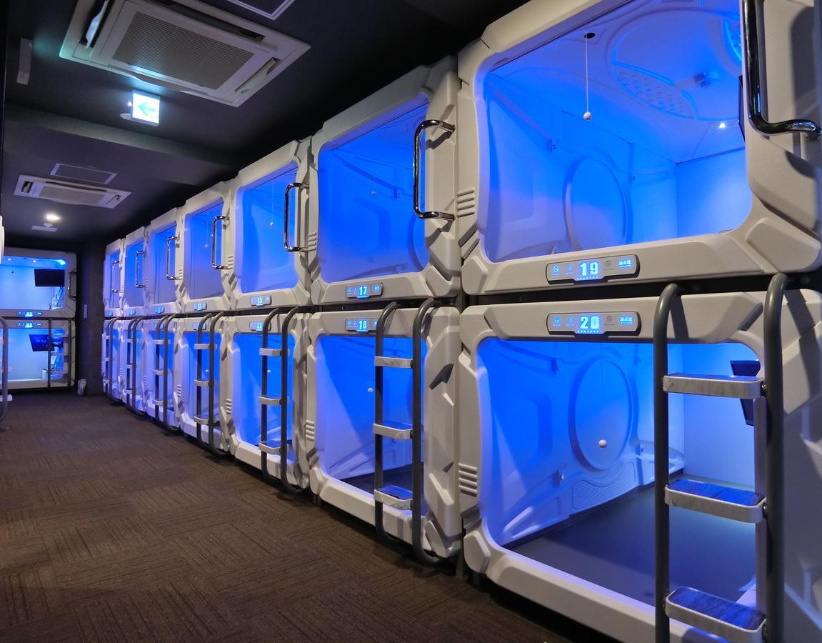 Capsule Hotel Manyudo Киото Экстерьер фото