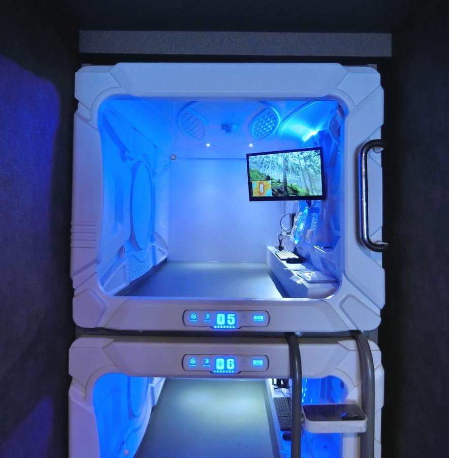 Capsule Hotel Manyudo Киото Экстерьер фото