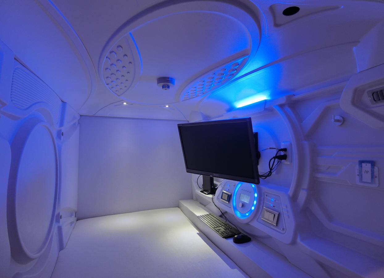 Capsule Hotel Manyudo Киото Экстерьер фото